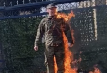 جندي امريكي يحرق نفسه